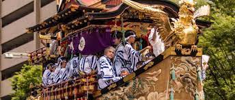 17 de Julio: Fiesta Sinthoista de Gion Matsuri.